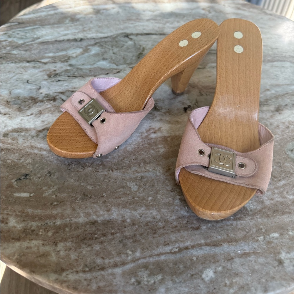 Chanel Cruise 2005 vintage mules pink suede with Chanel logo buckle wooden 6 - Picture 7 of 15